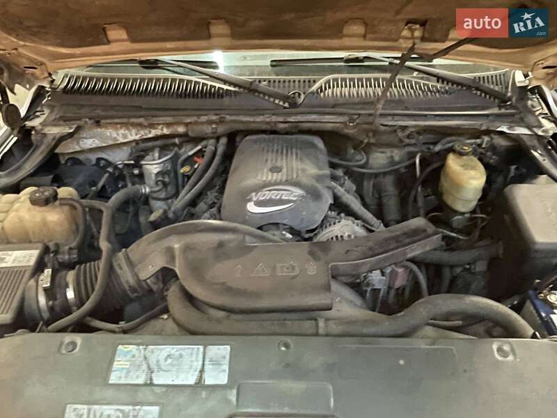 Внедорожник / Кроссовер Chevrolet Suburban 2006 в Бузовой