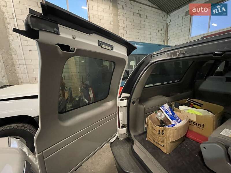 Внедорожник / Кроссовер Chevrolet Suburban 2006 в Бузовой