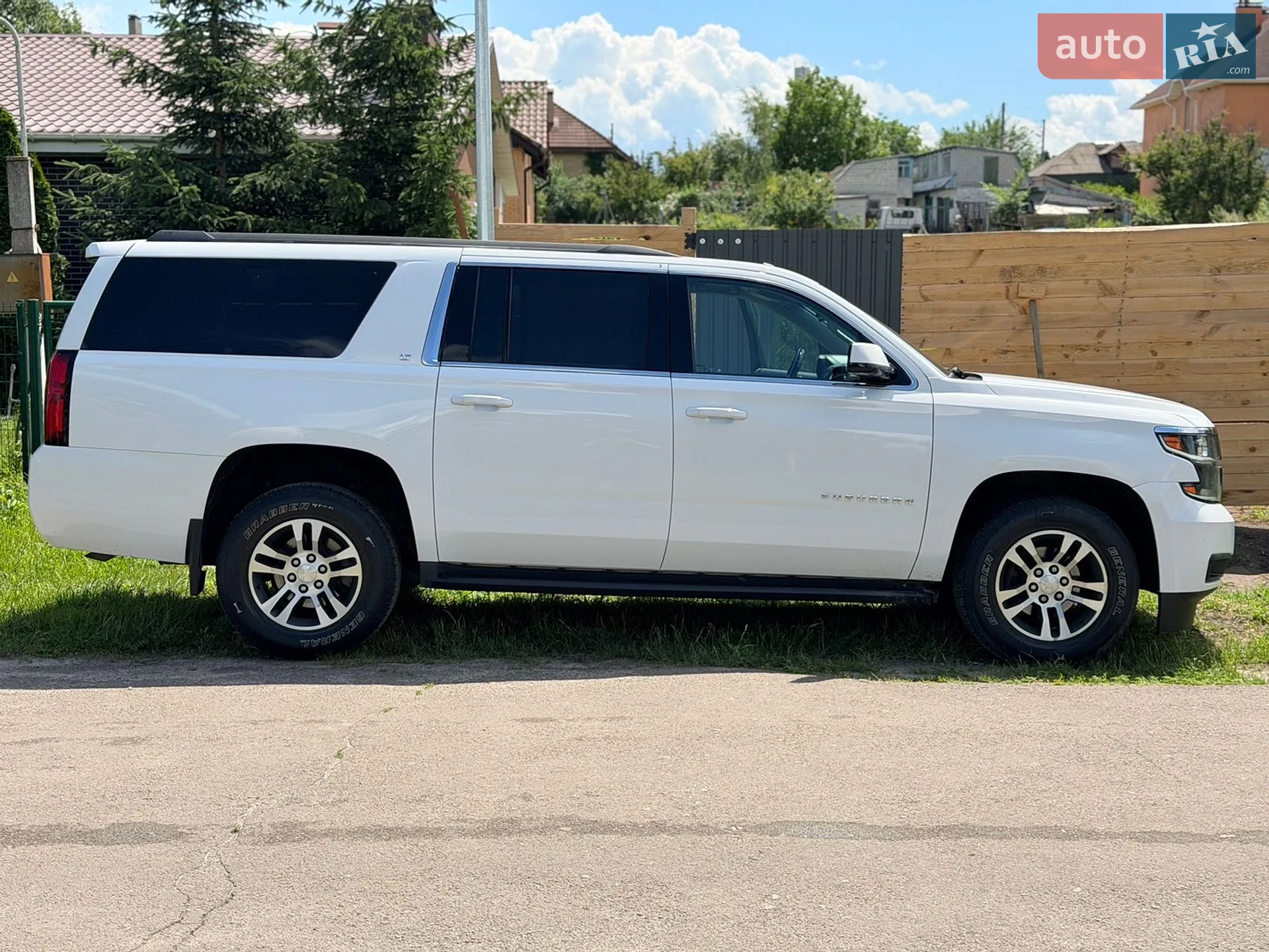 2019 Chevrolet Suburban - мініатюра 2