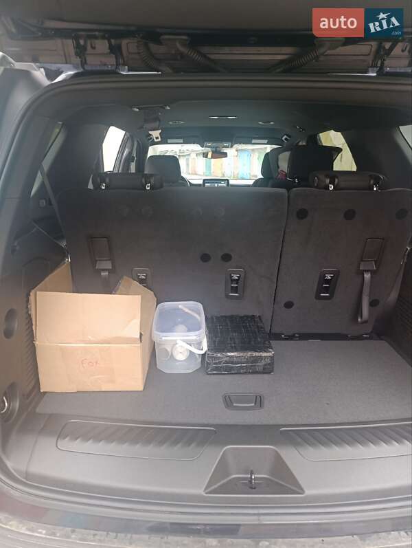 Внедорожник / Кроссовер Chevrolet Tahoe 2021 в Киеве