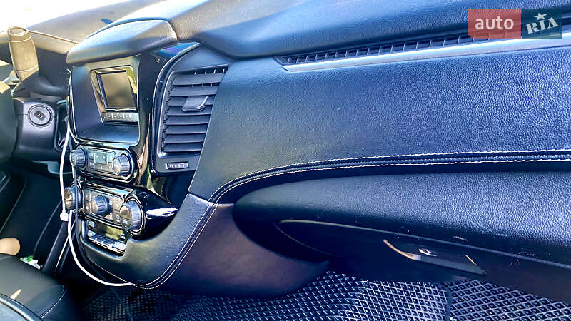 Внедорожник / Кроссовер Chevrolet Tahoe 2016 в Остроге