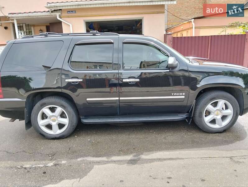 Внедорожник / Кроссовер Chevrolet Tahoe 2011 в Киеве