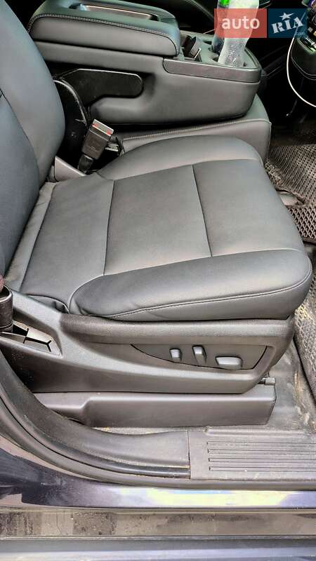 Внедорожник / Кроссовер Chevrolet Tahoe 2016 в Остроге