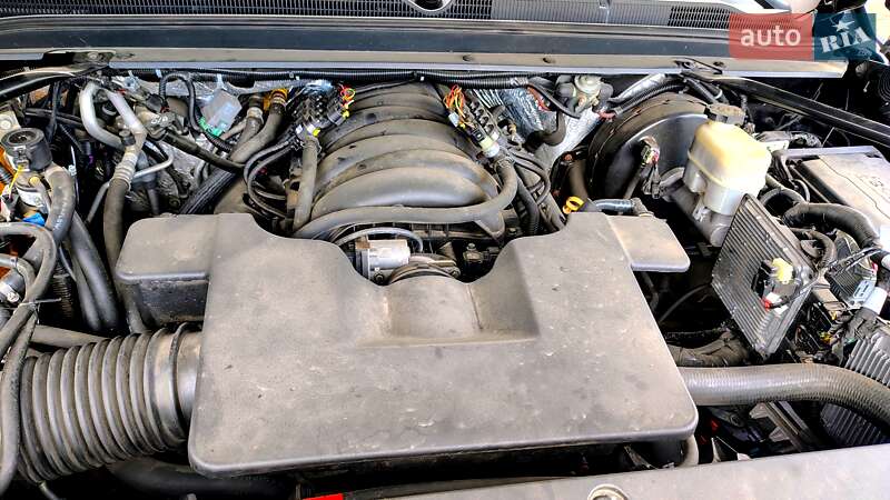 Внедорожник / Кроссовер Chevrolet Tahoe 2016 в Остроге