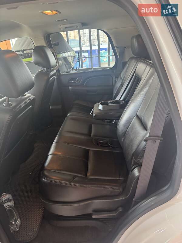 Позашляховик / Кросовер Chevrolet Tahoe 2012 в Києві