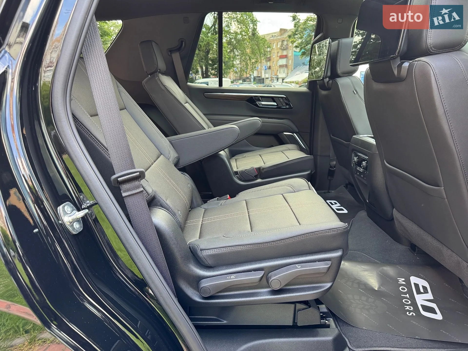 2026 Chevrolet Tahoe - мініатюра 4