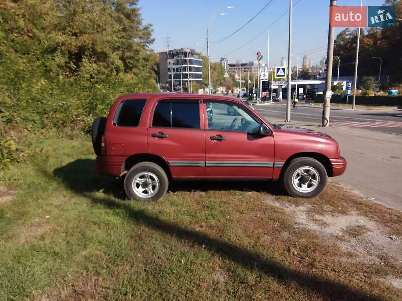 Внедорожник / Кроссовер Chevrolet Tracker 2000 в Киеве