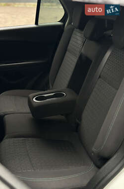 Позашляховик / Кросовер Chevrolet Tracker 2014 в 