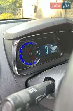 Внедорожник / Кроссовер Chevrolet Tracker 2014 в 
