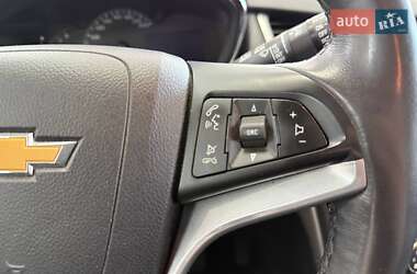 Внедорожник / Кроссовер Chevrolet Tracker 2017 в 