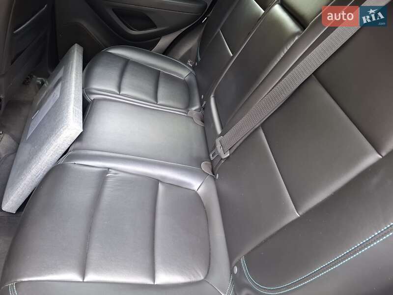 Внедорожник / Кроссовер Chevrolet Tracker 2014 в Долинской