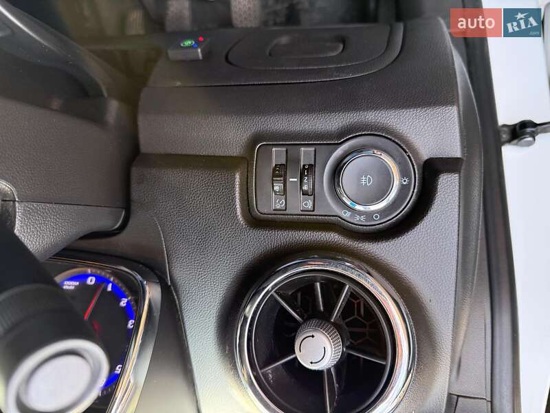 Позашляховик / Кросовер Chevrolet Tracker 2013 в Києві фото 14 Позашляховик / Кросовер Chevrolet Tracker 2013 в Києві