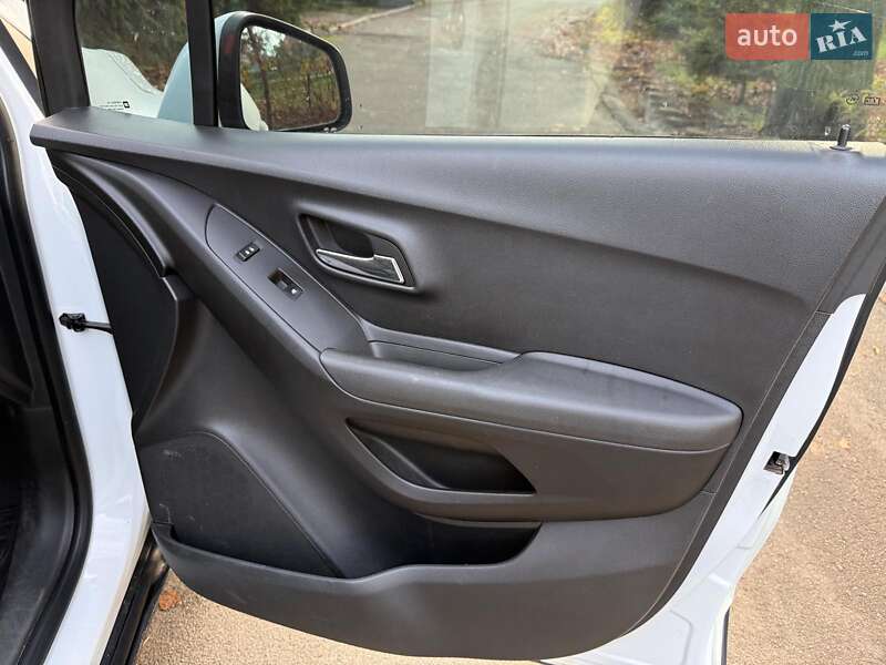 Позашляховик / Кросовер Chevrolet Tracker 2013 в Києві фото 23 Позашляховик / Кросовер Chevrolet Tracker 2013 в Києві