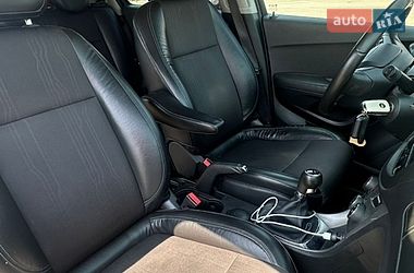 Позашляховик / Кросовер Chevrolet Tracker 2013 в Києві