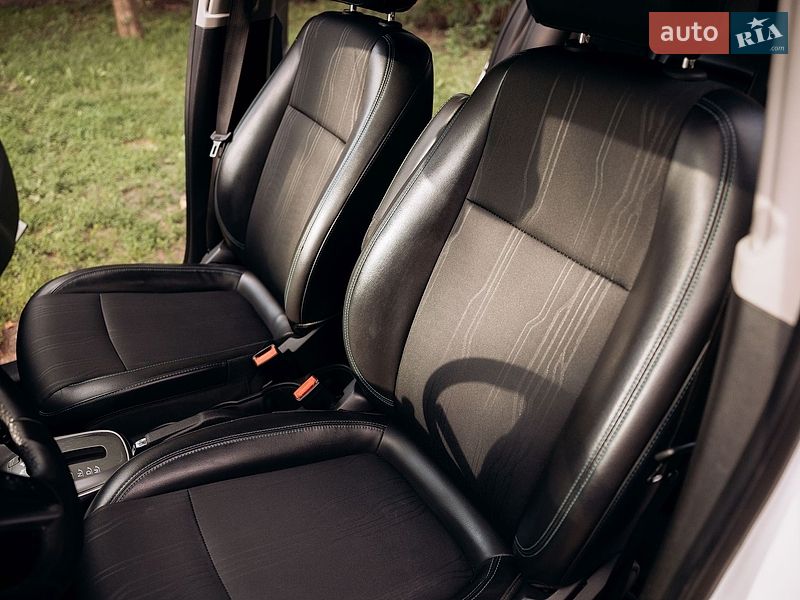 Позашляховик / Кросовер Chevrolet Tracker 2014 в Сумах