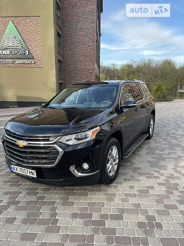 Позашляховик / Кросовер Chevrolet Traverse 2017 в 