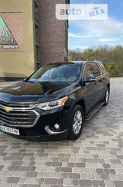 Позашляховик / Кросовер Chevrolet Traverse 2017 в 