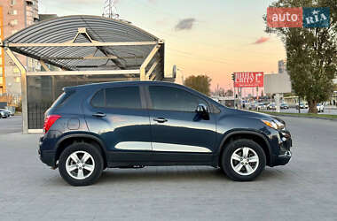 Внедорожник / Кроссовер Chevrolet Trax 2017 в 