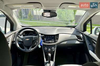 Внедорожник / Кроссовер Chevrolet Trax 2017 в 