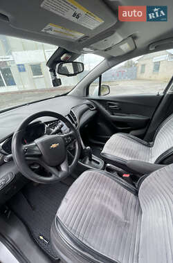 Внедорожник / Кроссовер Chevrolet Trax 2017 в 