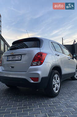 Внедорожник / Кроссовер Chevrolet Trax 2017 в 