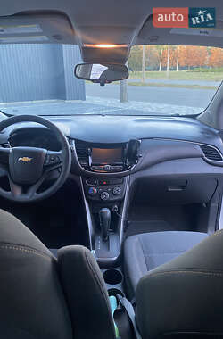 Внедорожник / Кроссовер Chevrolet Trax 2017 в 