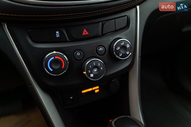 Внедорожник / Кроссовер Chevrolet Trax 2020 в Киеве