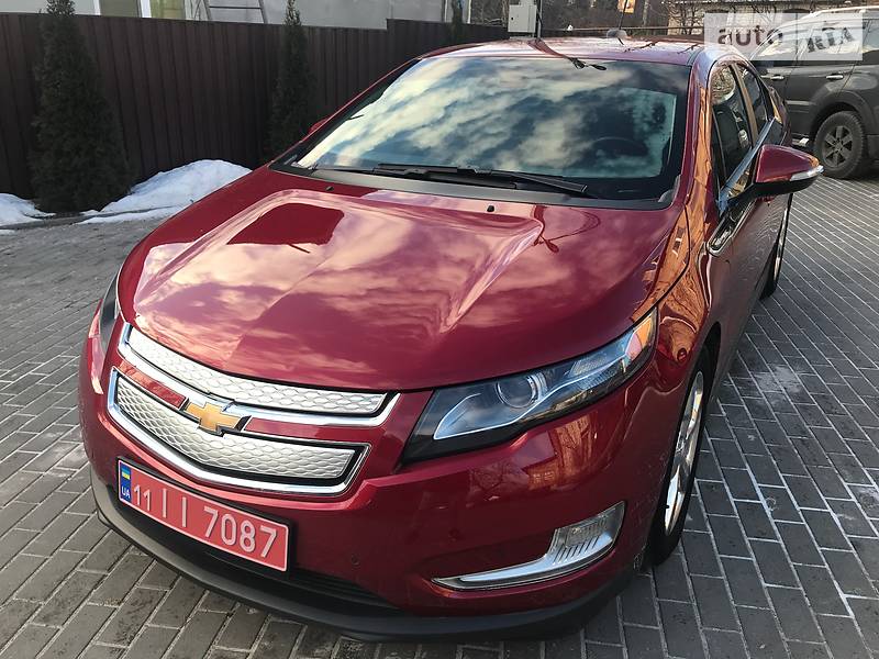 Седан Chevrolet Volt 2015 в Ирпене