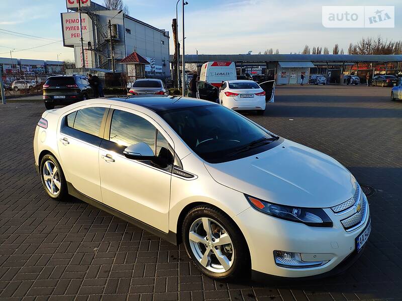 Седан Chevrolet Volt 2011 в Киеве