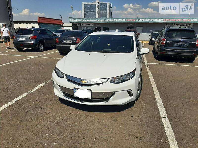 Седан Chevrolet Volt 2016 в Киеве