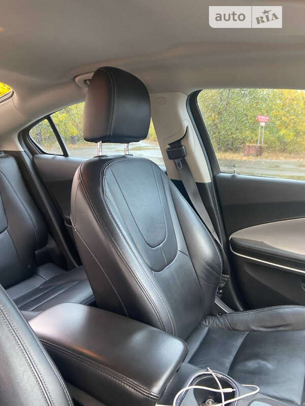 Хэтчбек Chevrolet Volt 2015 в Николаеве