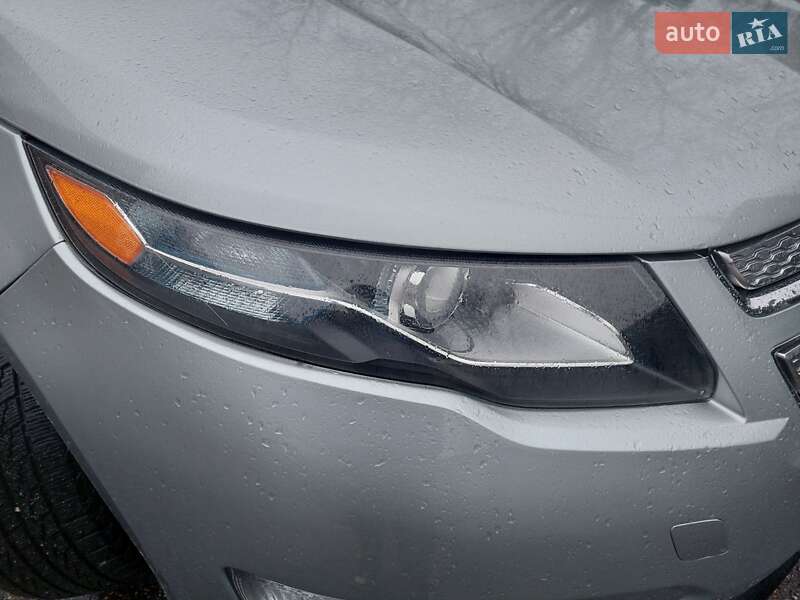 Хэтчбек Chevrolet Volt 2011 в Кропивницком