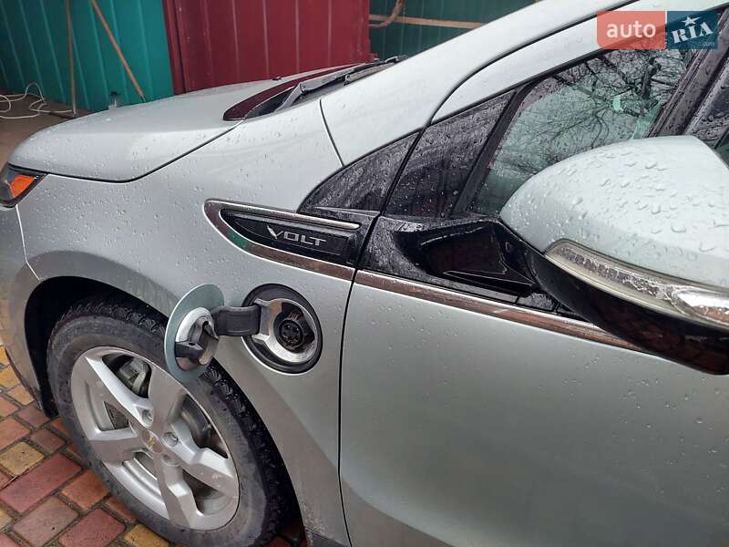 Хэтчбек Chevrolet Volt 2011 в Кропивницком