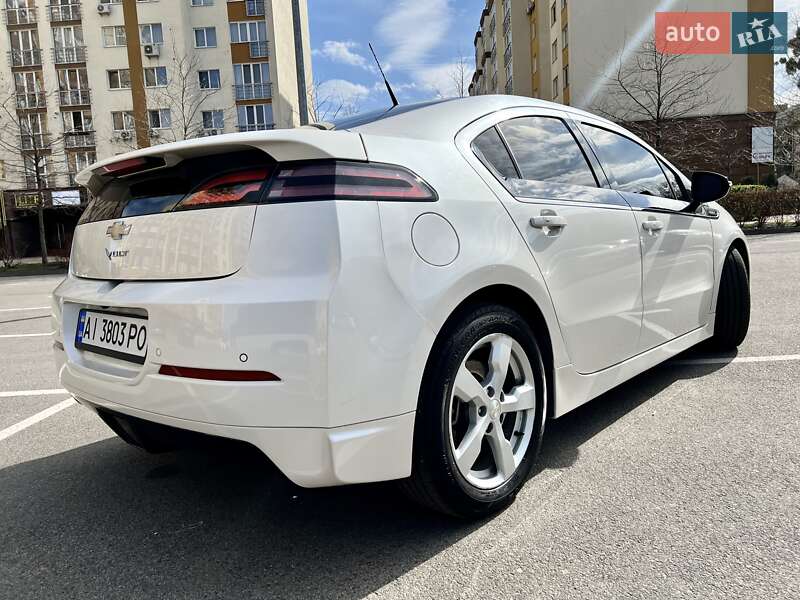 Хэтчбек Chevrolet Volt 2014 в Киеве