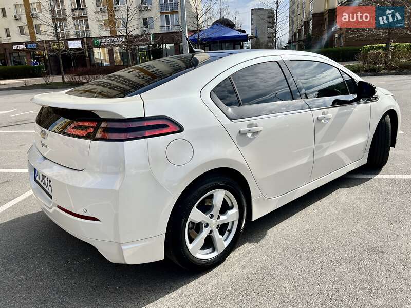 Хэтчбек Chevrolet Volt 2014 в Киеве