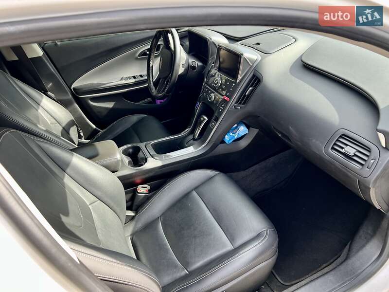Хэтчбек Chevrolet Volt 2014 в Киеве