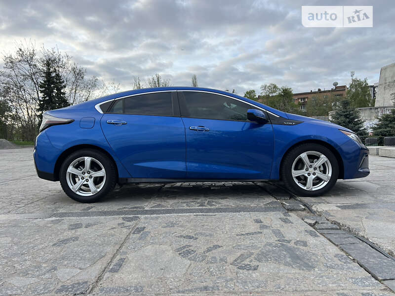 Хэтчбек Chevrolet Volt 2016 в Киеве