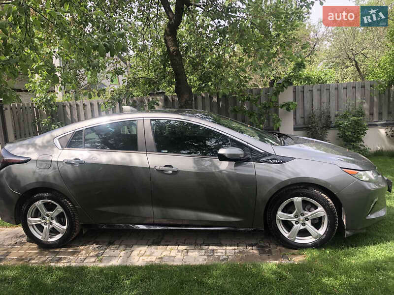 Хэтчбек Chevrolet Volt 2015 в Киеве