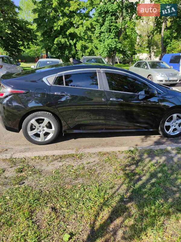 Хэтчбек Chevrolet Volt 2016 в Киеве