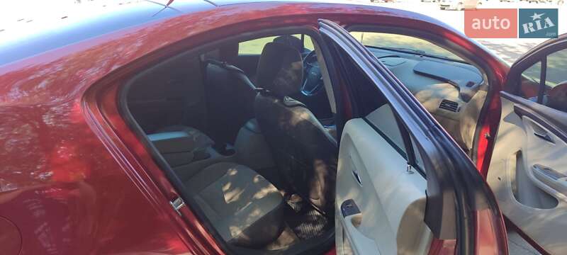 Хэтчбек Chevrolet Volt 2013 в Запорожье