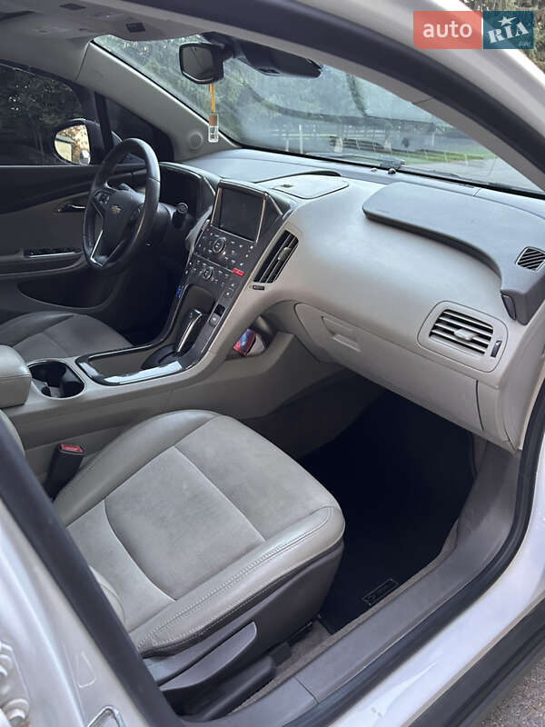 Хэтчбек Chevrolet Volt 2012 в Ильинцах