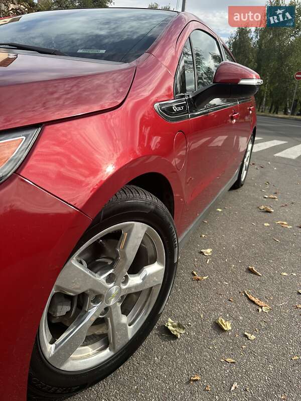 Хэтчбек Chevrolet Volt 2014 в Киеве