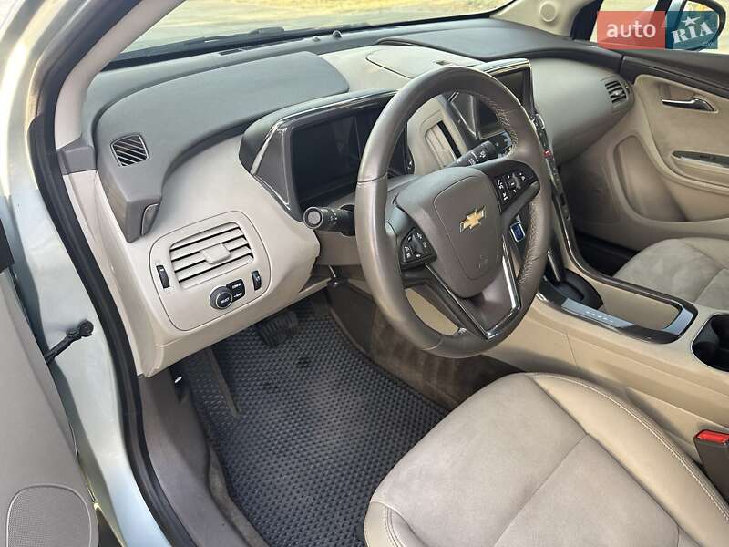 Хэтчбек Chevrolet Volt 2013 в Сумах