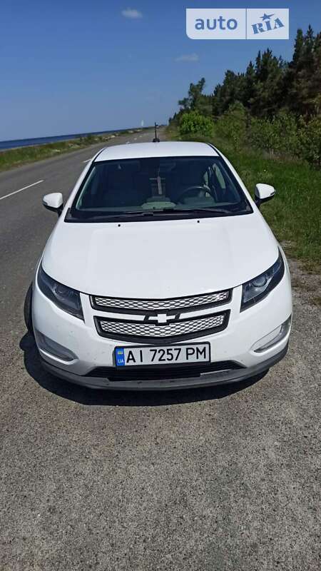 Хэтчбек Chevrolet Volt 2015 в Киеве