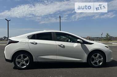 Хэтчбек Chevrolet Volt 2017 в Киеве