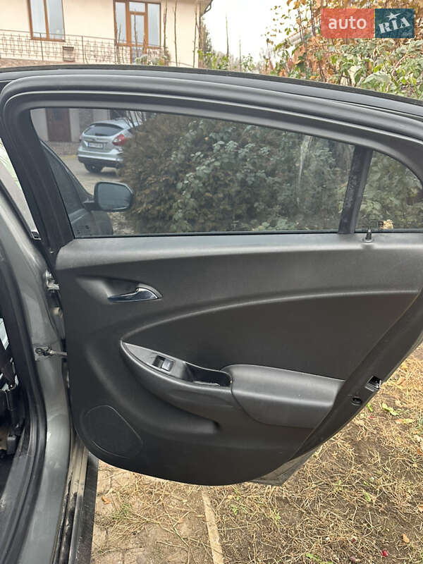 Хэтчбек Chevrolet Volt 2016 в Одессе фото 16 Хэтчбек Chevrolet Volt 2016 в Одессе