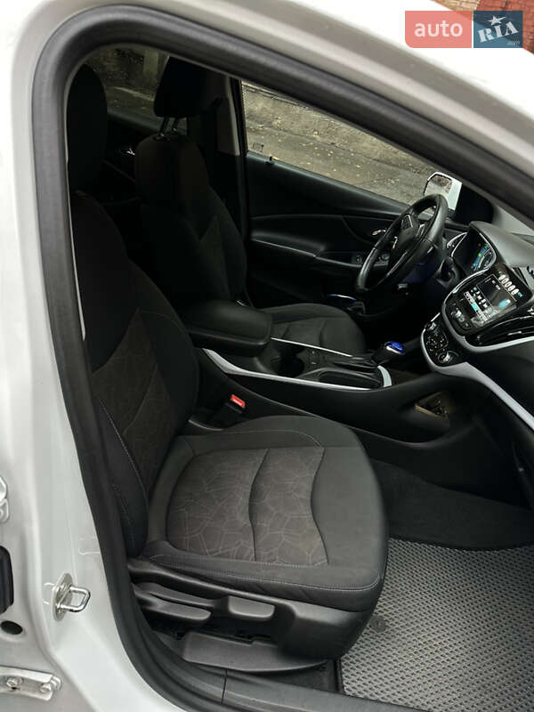 Хэтчбек Chevrolet Volt 2016 в Черноморске