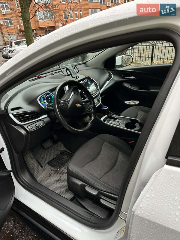 Хэтчбек Chevrolet Volt 2016 в Черноморске