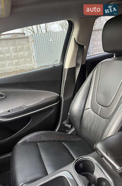 Хэтчбек Chevrolet Volt 2011 в 
