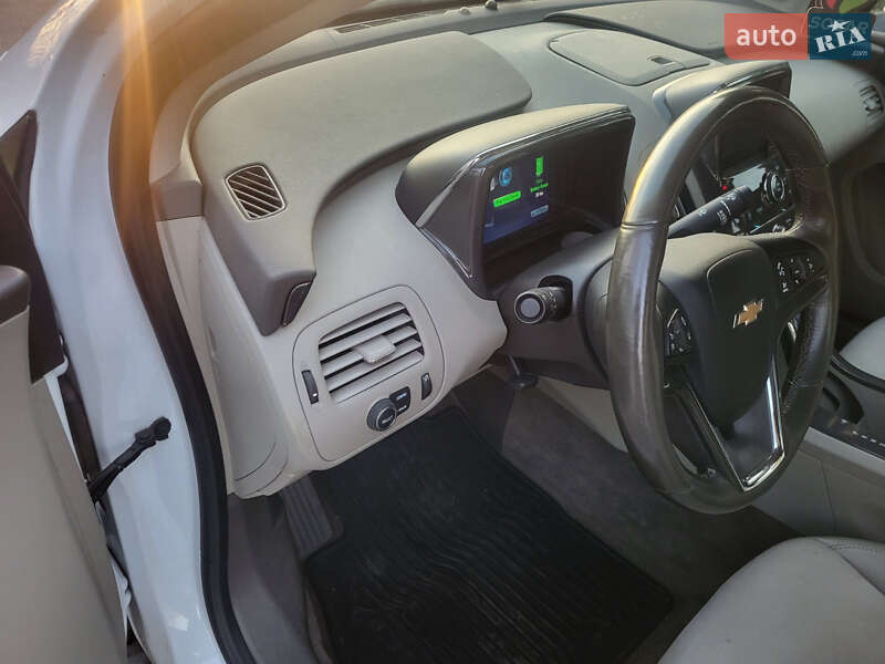 Хэтчбек Chevrolet Volt 2013 в Золотоноше